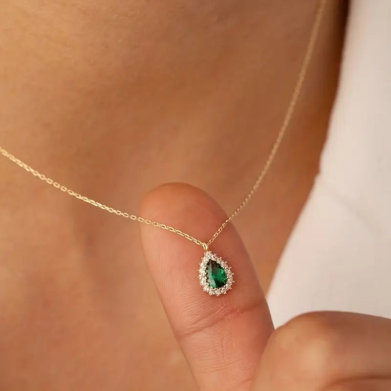 Yvaine Gladorra Exquisite Gold Necklace