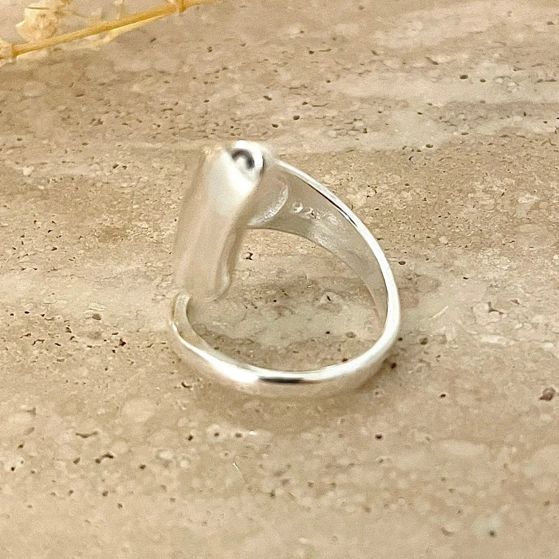 Big Fashion Minimalist Ring
