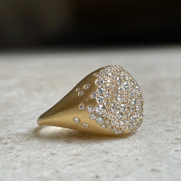 Inlaid Stamp Zirconia Gold Ring