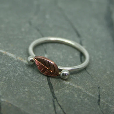 Sterling Silver Ring Featuring a Detailed Copper Leaf Design