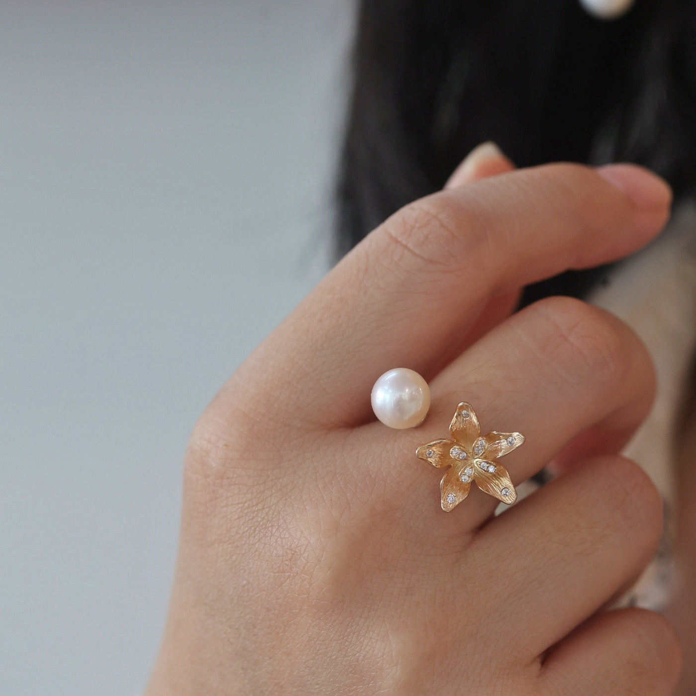 Elegant Freshwater Pearl Ring with Gold Flower Setting