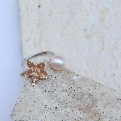 Elegant Freshwater Pearl Ring with Gold Flower Setting