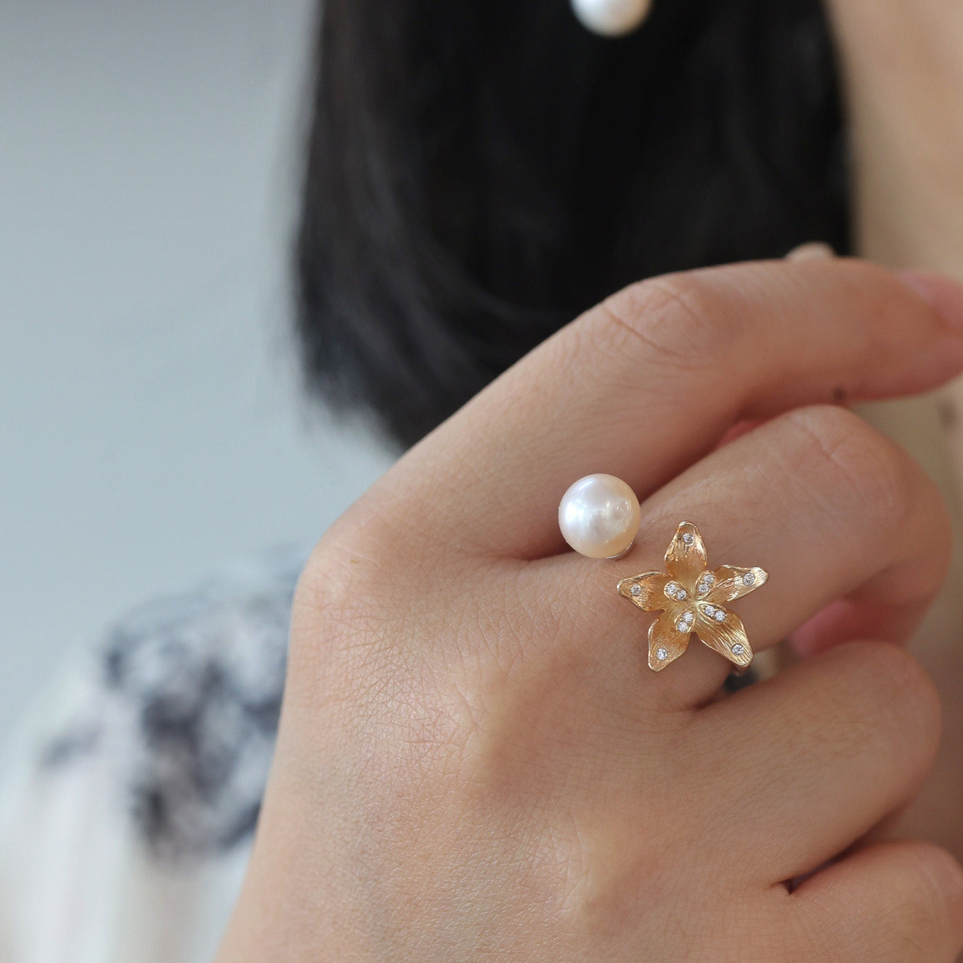 Elegant Freshwater Pearl Ring with Gold Flower Setting